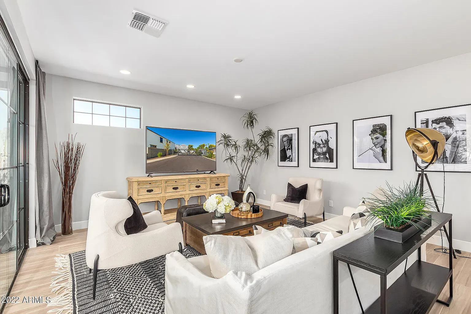 3 bed, 2.5 bath, 2051 sqft, $3,350 — Photo 3