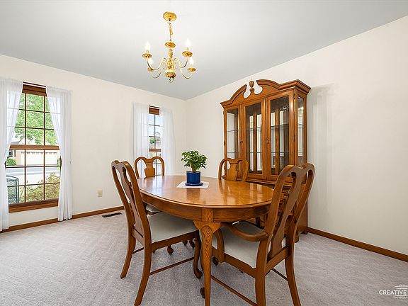5th image of 135 Chesterfield Dr