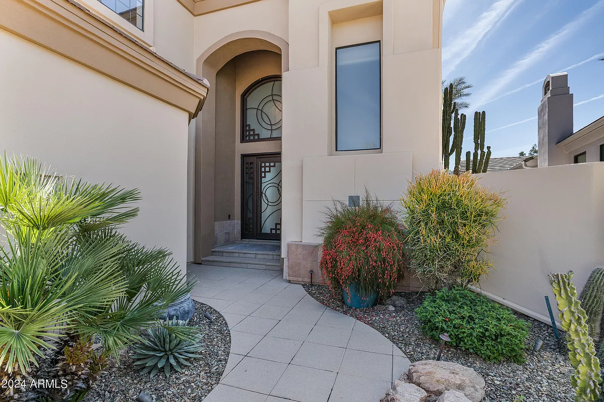 Building Photo - 7705 E Doubletree Ranch Rd #3