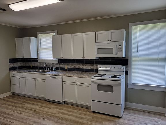 4th image of 716 Live Oak St