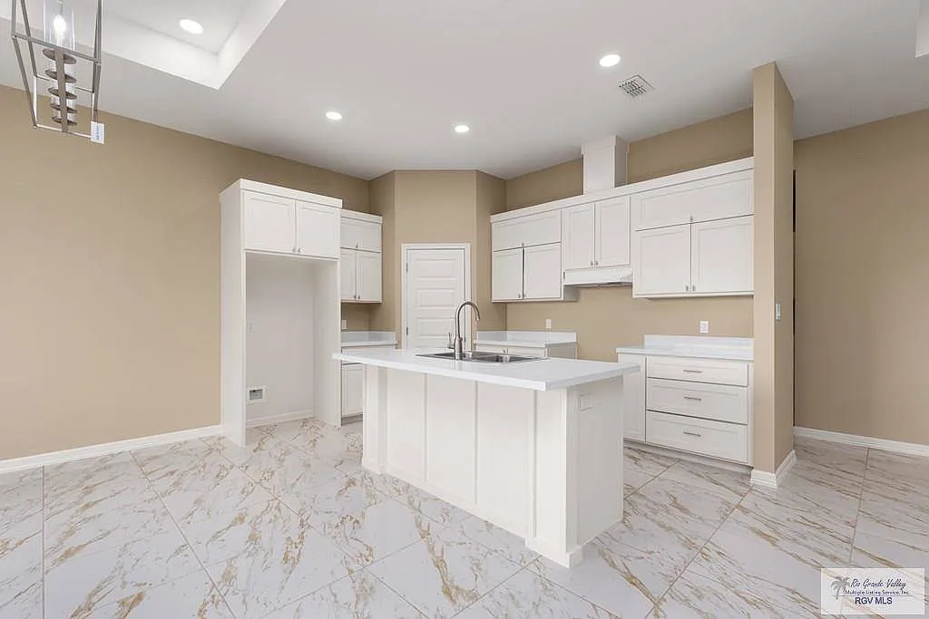 4 bed, 1837 sqft, $2,300 — Photo 4