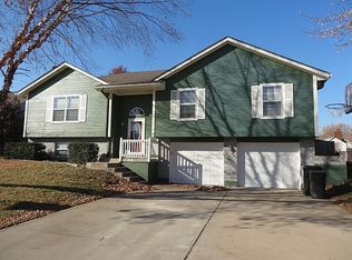2404 S Owing St, Oak Grove, MO 64075