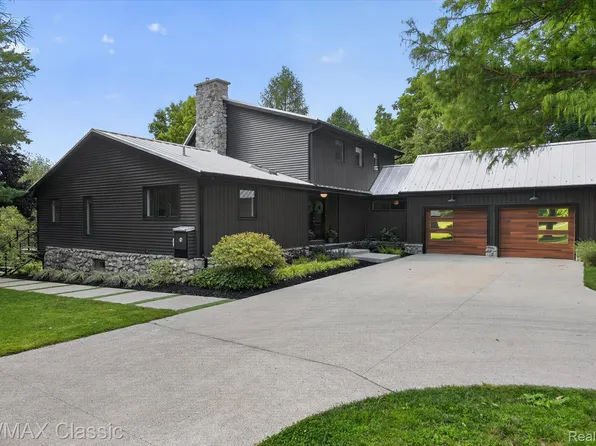 1030 Kurtz Rd, Holly, MI 48442