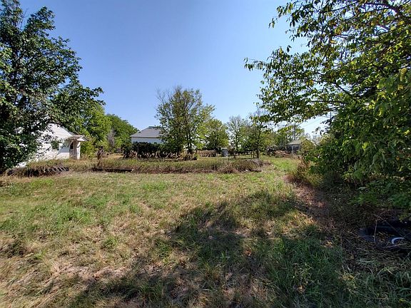 4th image of 504 E Opelik St