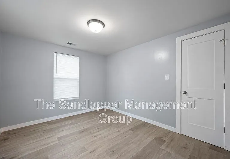 2645 Oregon Ave — Photo 8