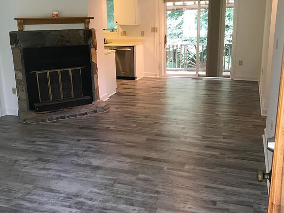 3rd image of 6241 Branch Hill Cir