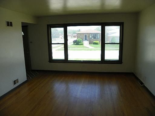 3rd image of 318 Manistee Ave