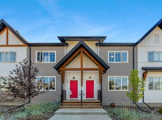 72 W Creekside Blvd SW, Calgary, AB T2X 4R1