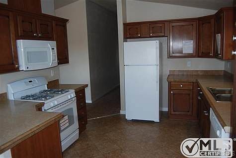 Fully Applianced Kitchen