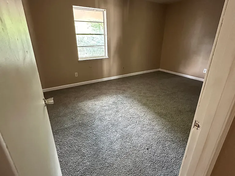 701 Sampson Ave #4 — Photo 7