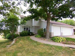 4506 8 1/2 Street Ct, East Moline, IL 61244