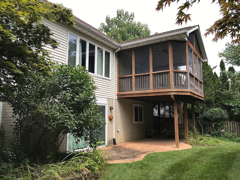 2nd image of 733 Rosecroft Ct