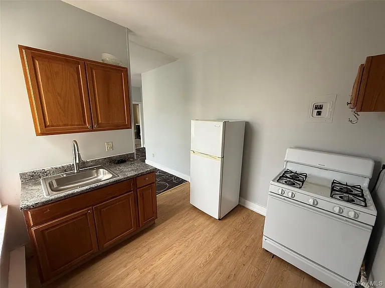 60 Carroll St #D8 — Photo 3