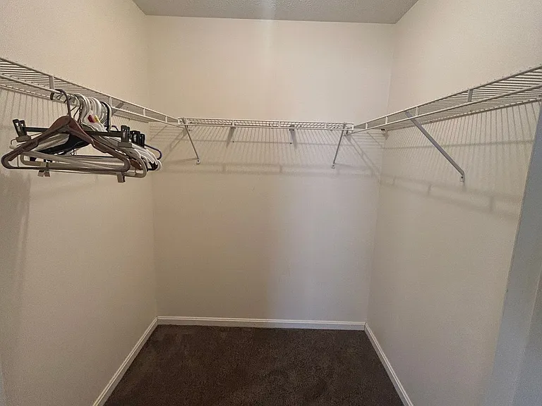 Bridgeport Landing Apartments — Photo 8