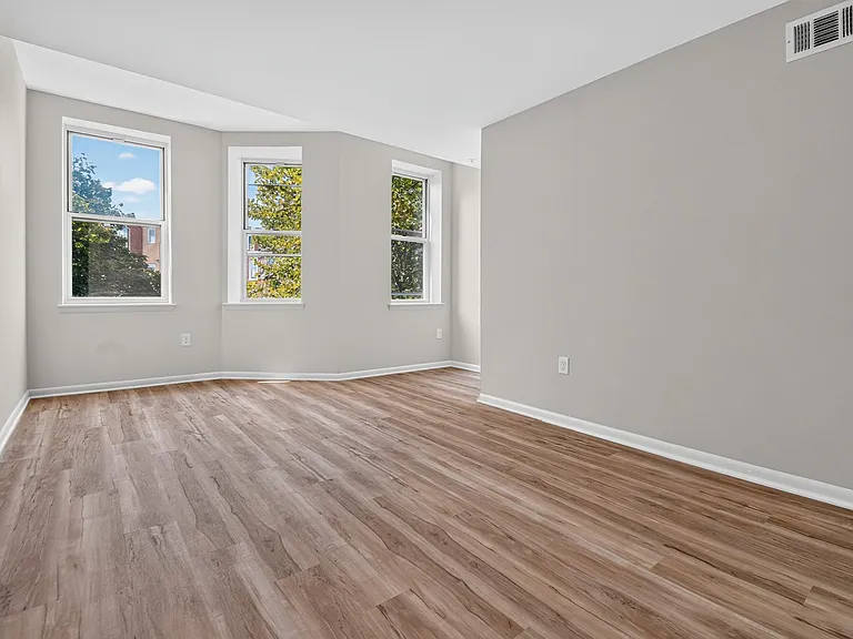 904 Newington Ave #B — Photo 15