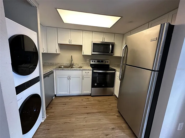 6060 Village Cir — Photo 8