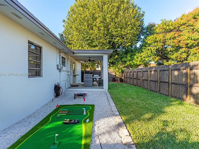 1075 NE 12th Ave — Photo 35