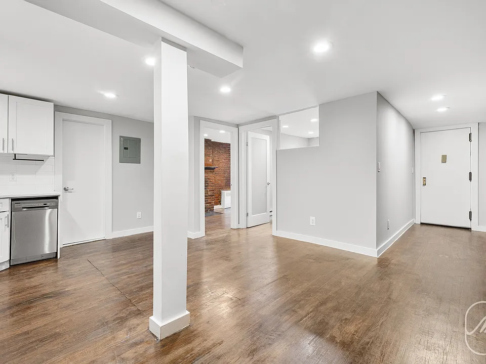 309 W 29th St #BF