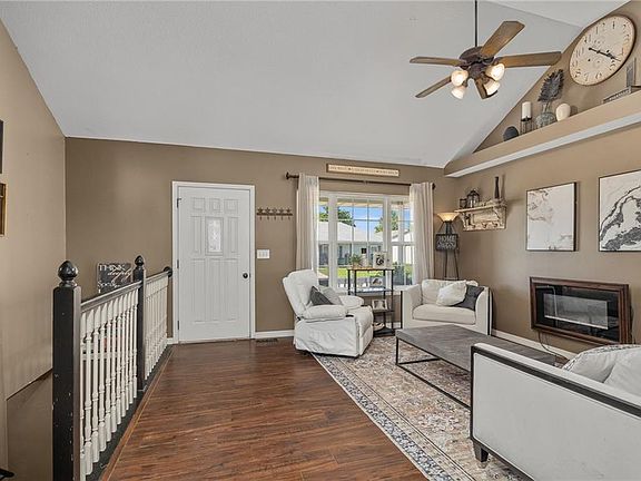 3rd image of 714 Harris Ln