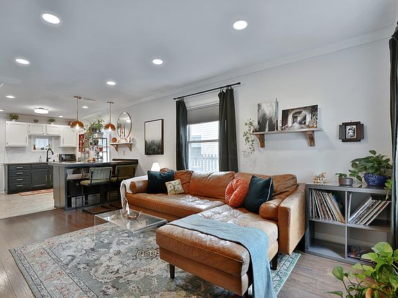 5th image of 295 E Lincoln Ave