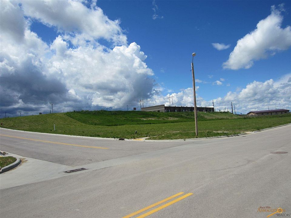 1st image of N Creek Dr