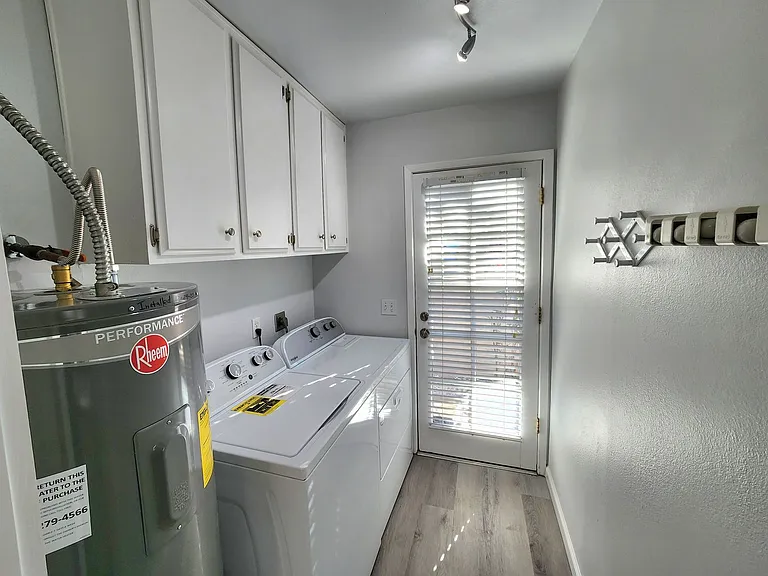 1168 E Cochise Dr — Photo 7