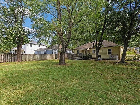 2nd image of 5938 Catalina St