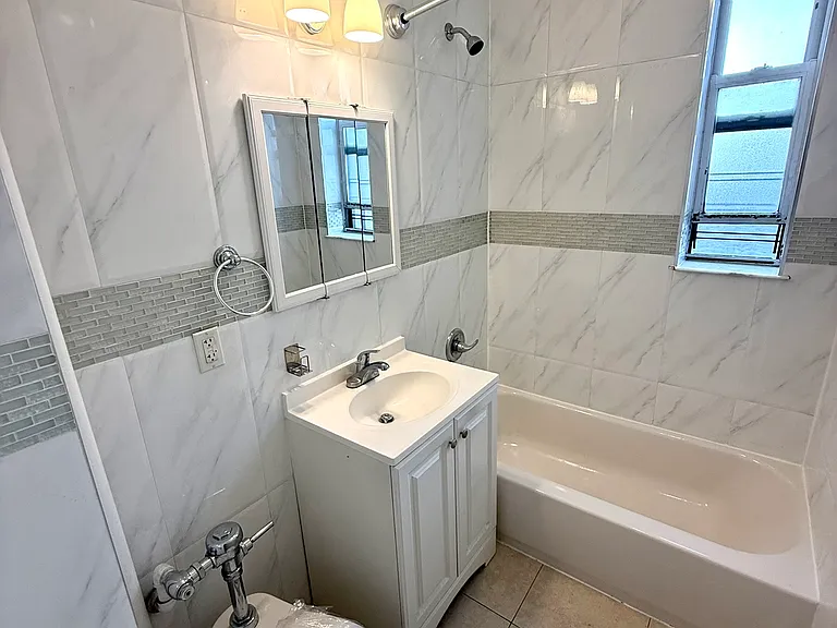 3116 32nd St #3B — Photo 8
