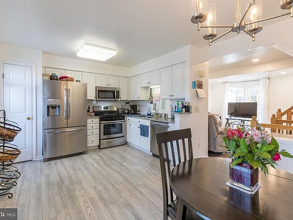 4th image of 5978 Edgehill Ct