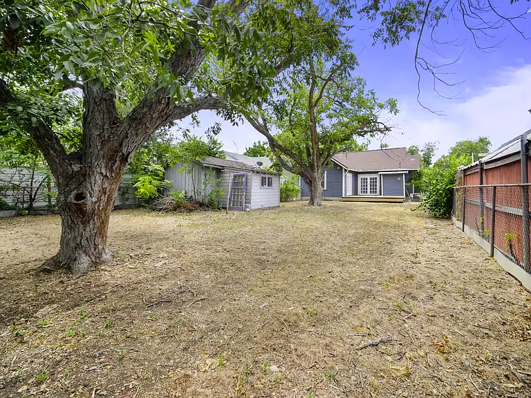 1131 McKinley Ave — Photo 11