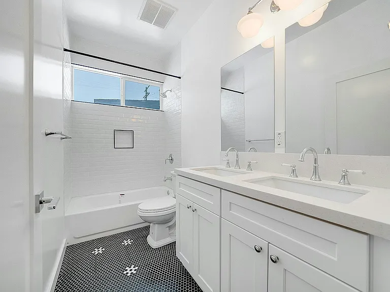 2322 Alta St — Photo 11