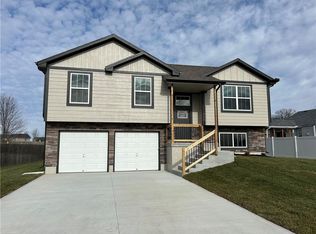 3110 Krissy Bnd, Harrisonville, MO 64701