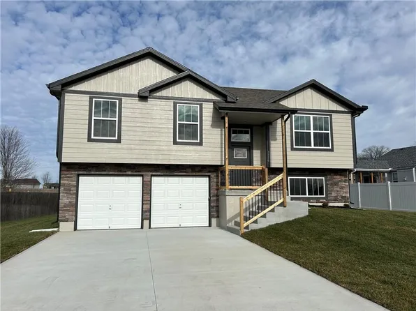 3110 Krissy Bnd, Harrisonville, MO 64701