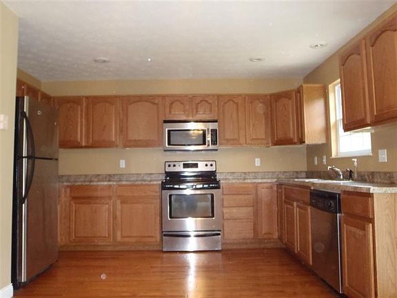 2nd image of 483 Sunset Dr