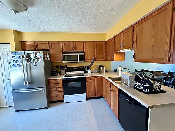 3rd image of 156 Mountain Dr