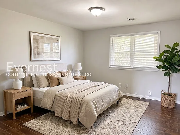 1252 W Moore St — Photo 3