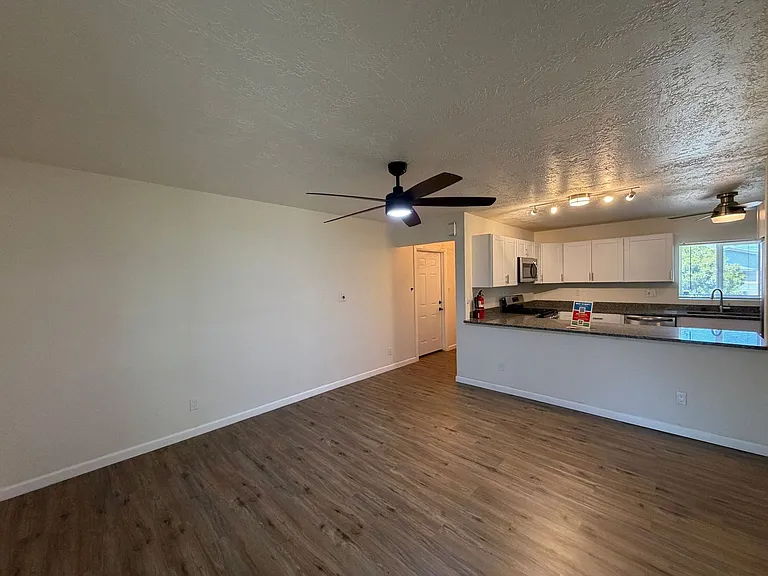 1512 Clancy Dr NE — Photo 6