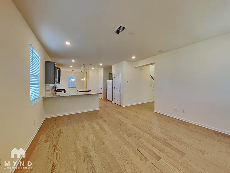 1568 Banham Dr — Photo 2