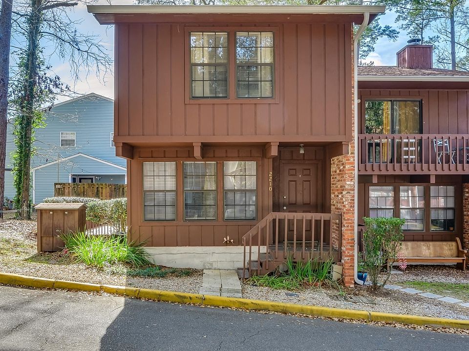 1st image of 2210 Timberwood Cir N