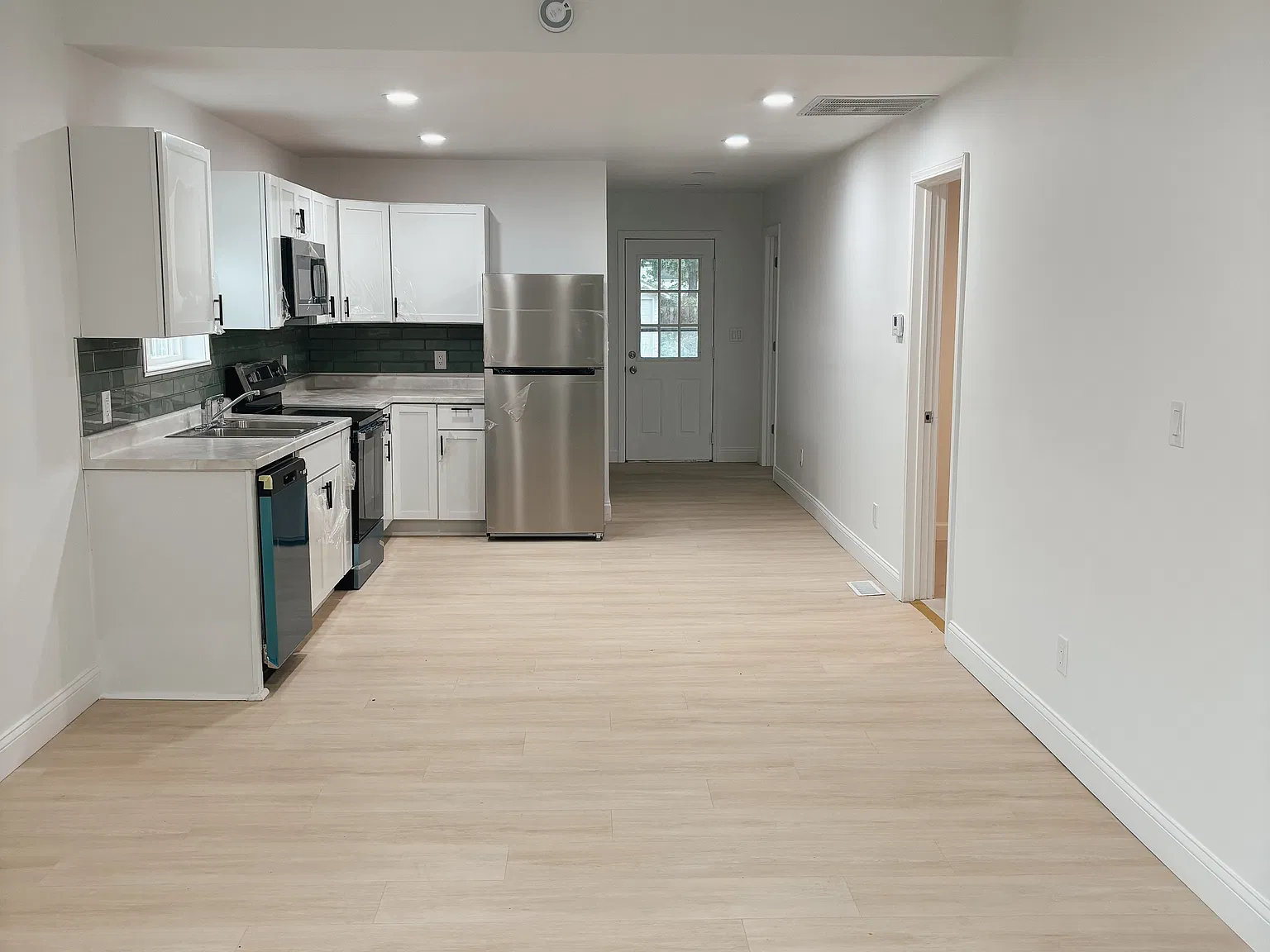 3 bed, 1008 sqft, $1,450 — Photo 2