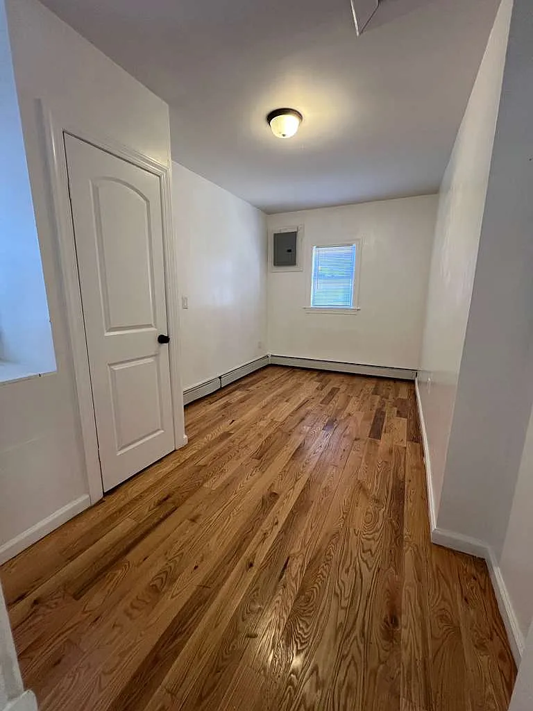 2 bed, 1.0 bath, $2,350 — Photo 4