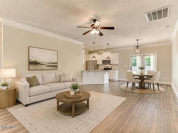 3rd image of 303 Brickyard Creek Court