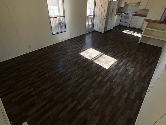 4th image of 194 Cinnamon Ln