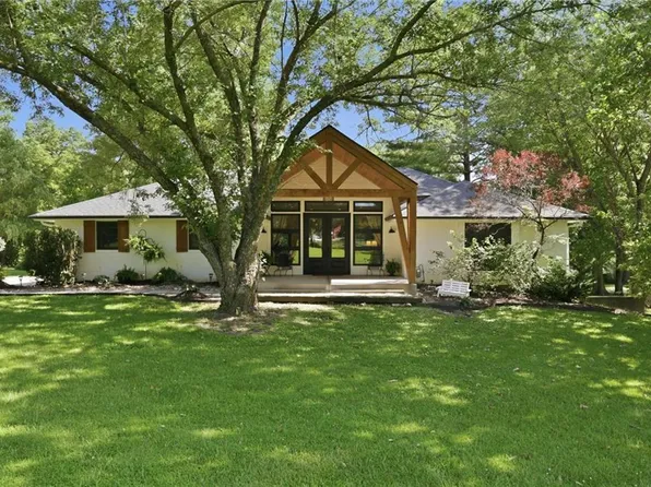 13901 Leavenworth Rd, Basehor, KS 66007