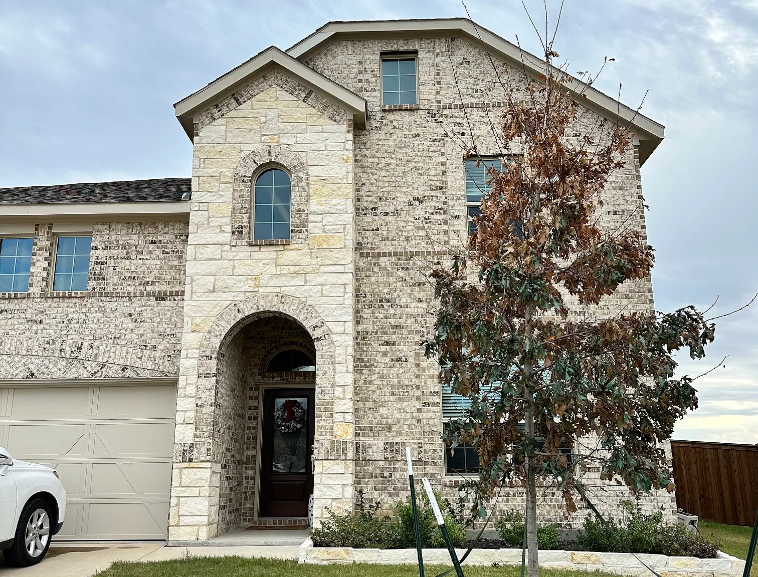 4 bed, 2.5 bath, 2500 sqft, $3,500 — Photo 1