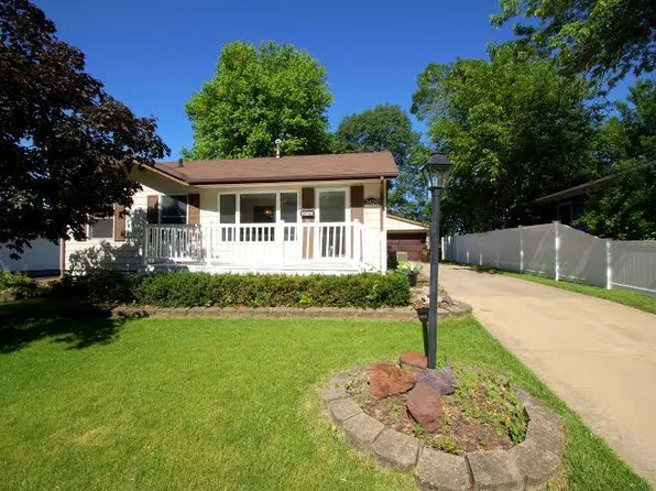3420 Somerset Dr, Bettendorf, IA 52722
