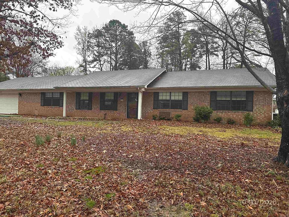 1st image of 2710 Camelot Dr