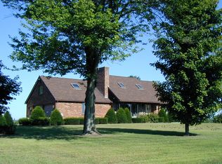 136 South St, Granby, MA 01033