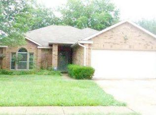 6944 Richardson Dr, Watauga, TX 76148