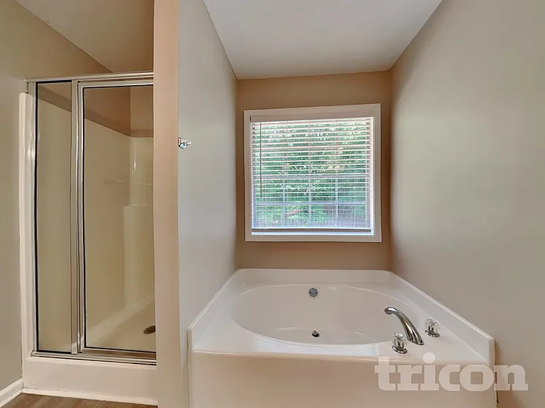 1219 Falls Creek Ct — Photo 11